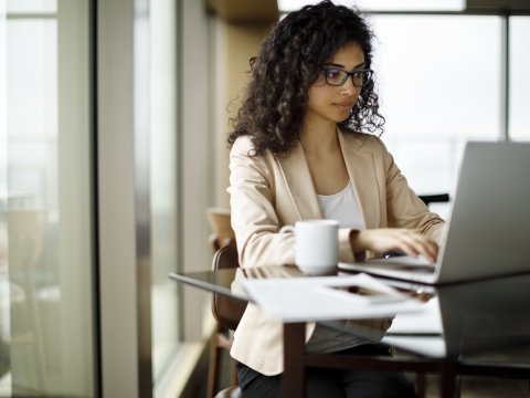 A student studies data analytics online