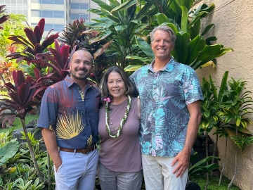 Editing certificate alumni group photo in hawaii.